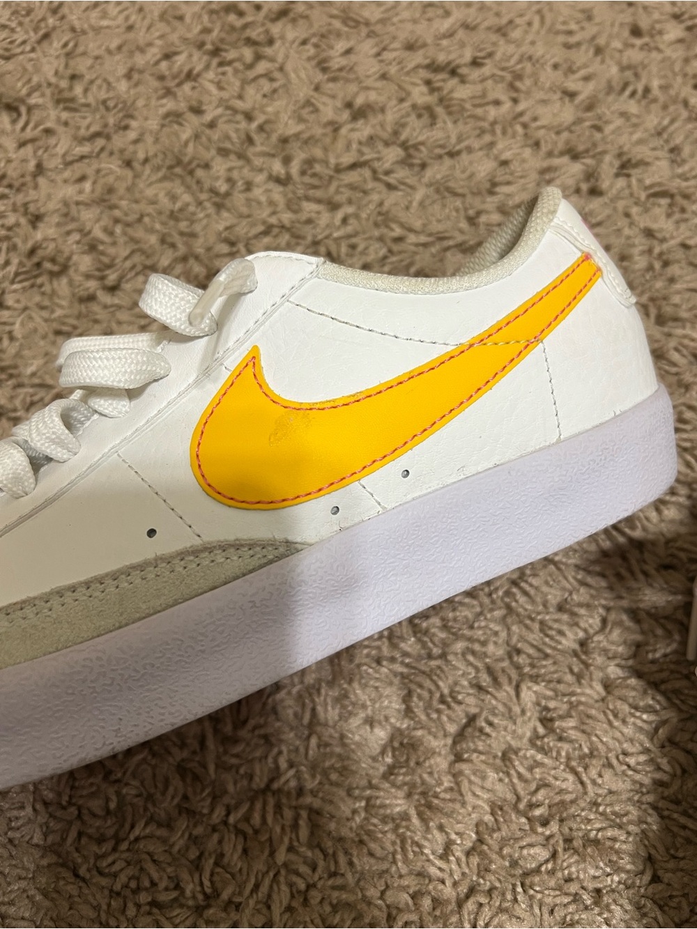Youth 6 Nike shoes - Picture 4 of 6